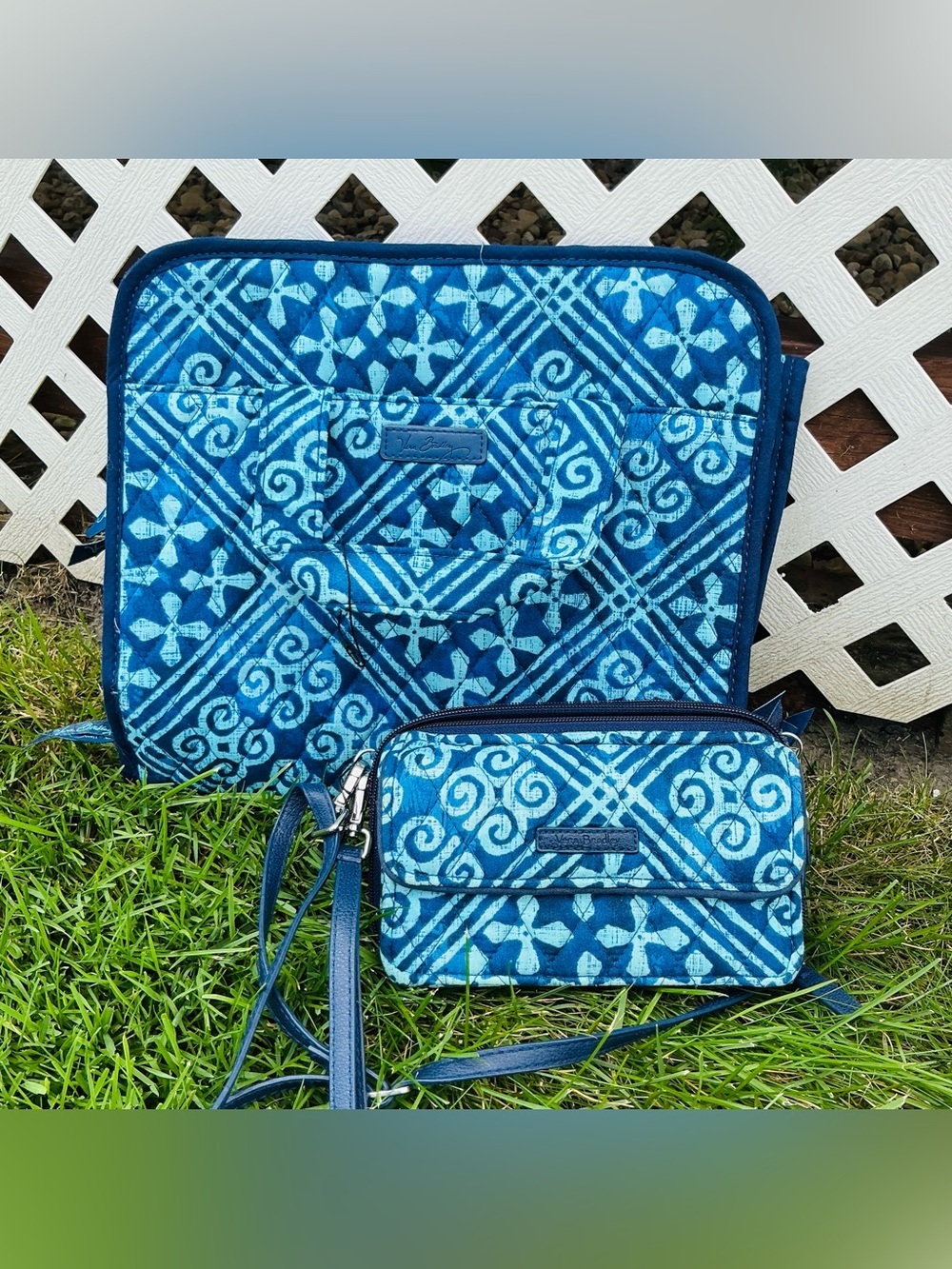 Quilted Vera Bradley travel organizer and wallet set 💙💙